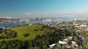 Takarunga / Mount Victoria: Auckland’s Panoramic Playground 🌄🪁