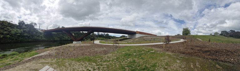 Te Ara Pekapeka bridge