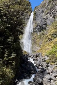 Devil’s Punchbowl Waterfall Track